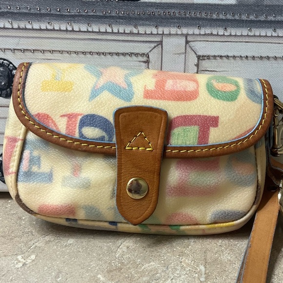 Dooney & Bourke Doodle Scribble Wristlet, Vintage - Picture 1 of 13